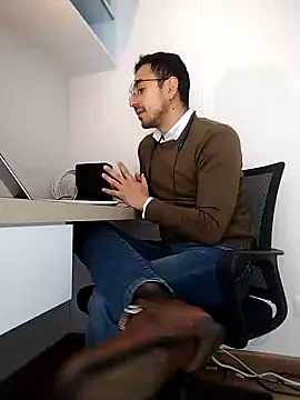 Snapshot of pablo-rincon95 chatting on February 2025 03:06:01 PM pablo-rincon95 online show from February 2025 03:06:01 PM