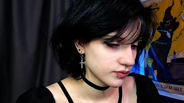 Snapshot of dark_vamp_ chatting on December 2024 09:18:02 PM dark vamp  online show from December 2024 09:18:02 PM