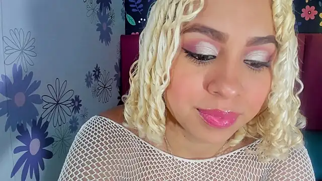 Lucy White   online show from October 2025 06:38:02 PM