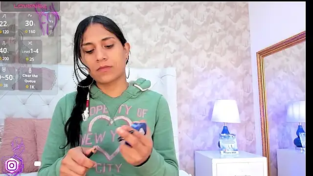 Eliza Thaylor   online show from January 2025 02:52:01 PM