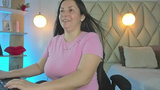 Snapshot of angelswets chatting on May 2026 01:29:02 PM angelswets online show from May 2026 01:29:02 PM