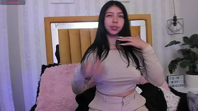 Snapshot of pettit_courtny chatting on October 2025 09:02:01 PM pettit courtny online show from October 2025 09:02:01 PM