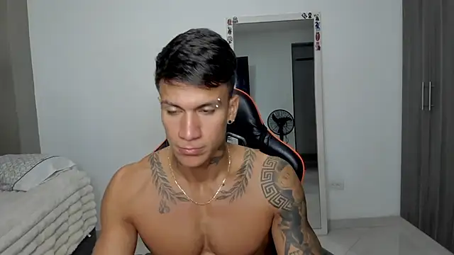 pettergrey1 online show from February 2026 12:00:01 PM