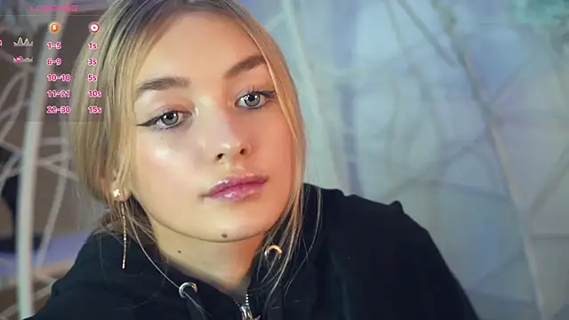 Snapshot of FlairCunard chatting on December 2024 12:02:01 AM FlairCunard online show from December 2024 12:02:01 AM