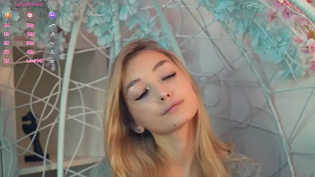 Snapshot of FlairCunard chatting on December 2024 05:51:02 PM FlairCunard online show from December 2024 05:51:02 PM