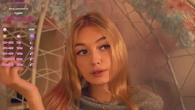 Snapshot of FlairCunard chatting on December 2024 08:55:02 PM FlairCunard online show from December 2024 08:55:02 PM