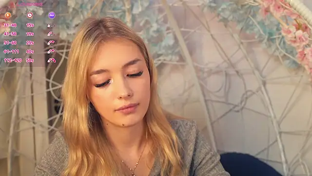 Snapshot of FlairCunard chatting on December 2024 11:58:02 PM FlairCunard online show from December 2024 11:58:02 PM