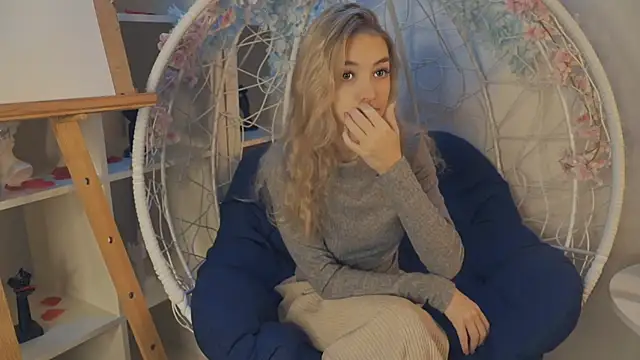 Snapshot of FlairCunard chatting on December 2024 02:42:01 PM FlairCunard online show from December 2024 02:42:01 PM