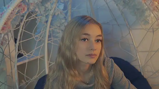 Snapshot of FlairCunard chatting on December 2024 08:48:01 PM FlairCunard online show from December 2024 08:48:01 PM