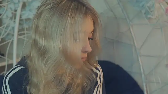 Snapshot of FlairCunard chatting on January 2025 02:47:02 PM FlairCunard online show from January 2025 02:47:02 PM