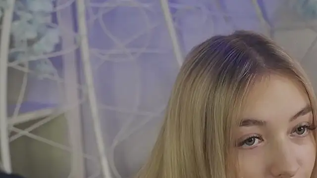 Snapshot of FlairCunard chatting on January 2025 11:46:01 PM FlairCunard online show from January 2025 11:46:01 PM