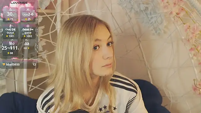 Snapshot of FlairCunard chatting on January 2025 08:48:01 PM FlairCunard online show from January 2025 08:48:01 PM