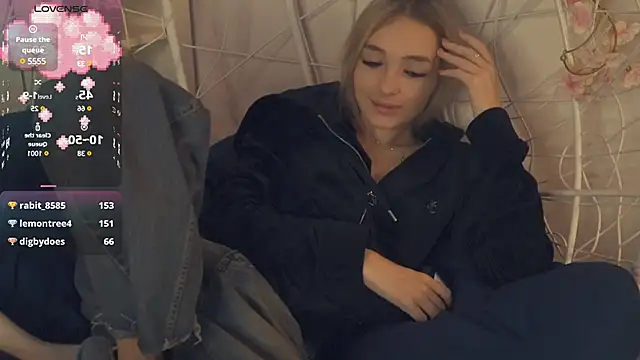 Snapshot of FlairCunard chatting on January 2025 05:44:02 PM FlairCunard online show from January 2025 05:44:02 PM