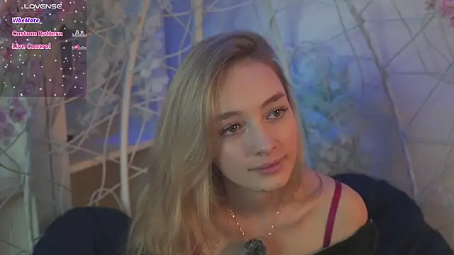 Snapshot of FlairCunard chatting on January 2025 10:01:01 PM FlairCunard online show from January 2025 10:01:01 PM