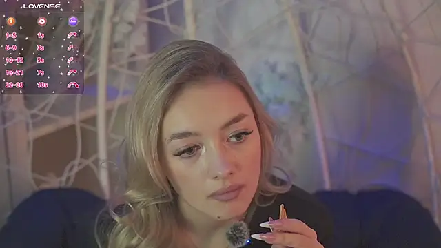 Snapshot of FlairCunard chatting on February 2025 09:36:01 PM FlairCunard online show from February 2025 09:36:01 PM