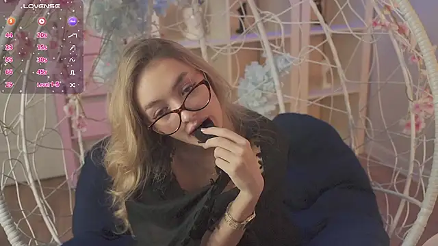 Snapshot of FlairCunard chatting on February 2025 06:02:02 PM FlairCunard online show from February 2025 06:02:02 PM