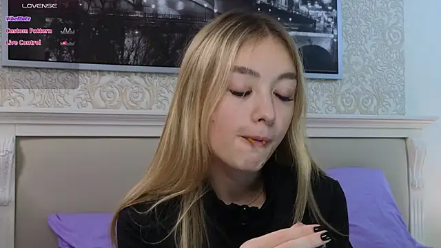 Snapshot of FlairCunard chatting on February 2025 08:20:02 PM FlairCunard online show from February 2025 08:20:02 PM