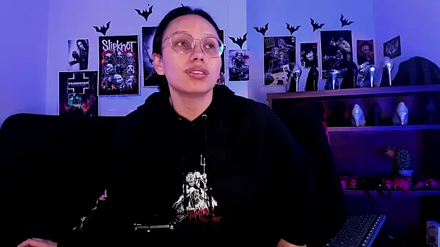 Snapshot of lilith-deveraux chatting on July 2026 04:33:02 PM lilith-deveraux online show from July 2026 04:33:02 PM