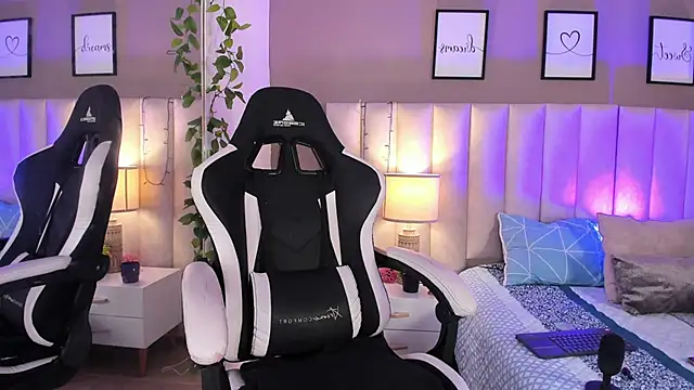 Snapshot of dayanne07 chatting on October 2025 10:18:01 PM dayanne07 online show from October 2025 10:18:01 PM