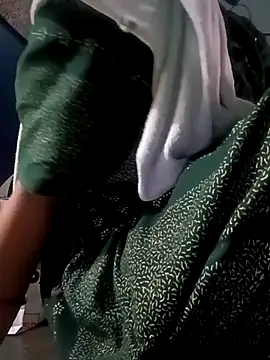 Snapshot of gunjan22 chatting on September 2025 07:01:01 AM gunjan22 online show from September 2025 07:01:01 AM