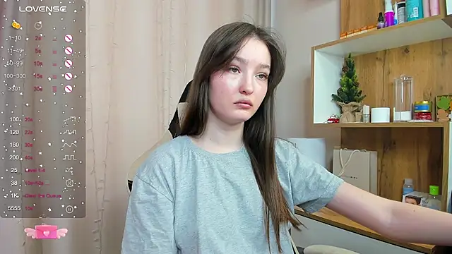 Snapshot of Fairyy_Moon chatting on February 2025 08:06:02 AM Fairyy Moon online show from February 2025 08:06:02 AM