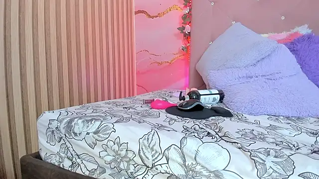 Taylor  cooper online show from March 2025 12:53:01 AM