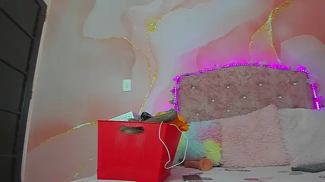 Taylor  cooper online show from September 2025 06:11:02 PM