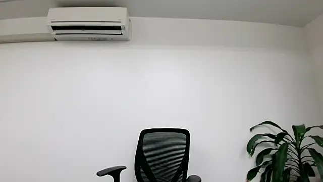 Snapshot of TakuryuJPN chatting on December 2024 09:30:02 PM TakuryuJPN online show from December 2024 09:30:02 PM