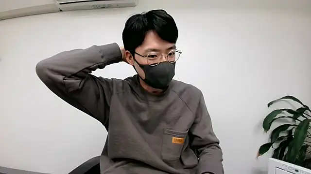 Snapshot of TakuryuJPN chatting on December 2024 09:58:02 PM TakuryuJPN online show from December 2024 09:58:02 PM