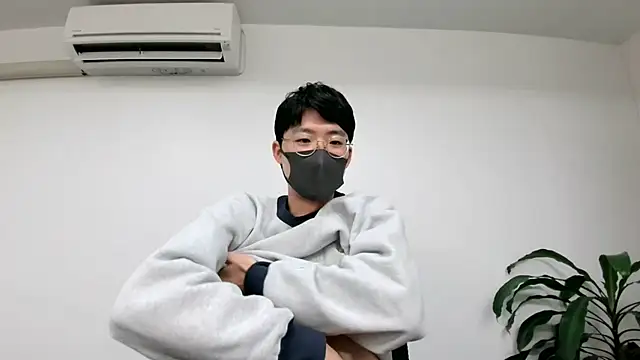 Snapshot of TakuryuJPN chatting on December 2024 09:31:02 PM TakuryuJPN online show from December 2024 09:31:02 PM