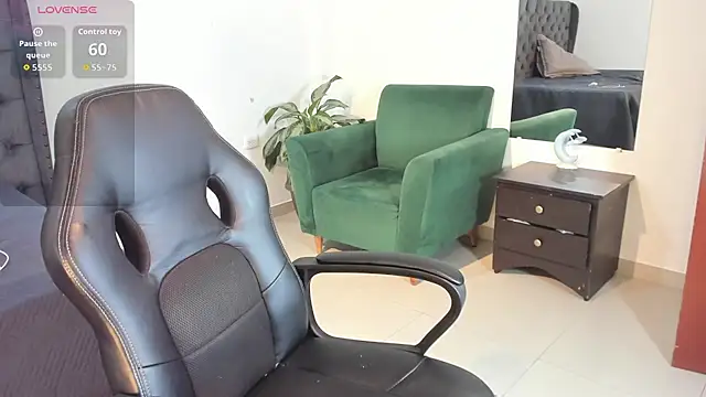  maria foxx  online show from October 2025 06:01:01 PM