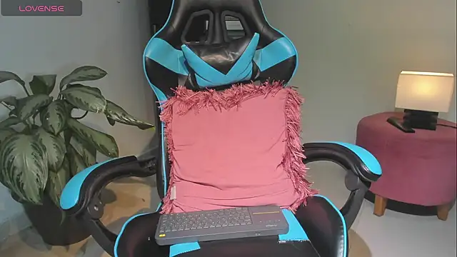 Snapshot of _maria_foxx_ chatting on May 2026 11:32:01 PM maria foxx online show from May 2026 11:32:01 PM