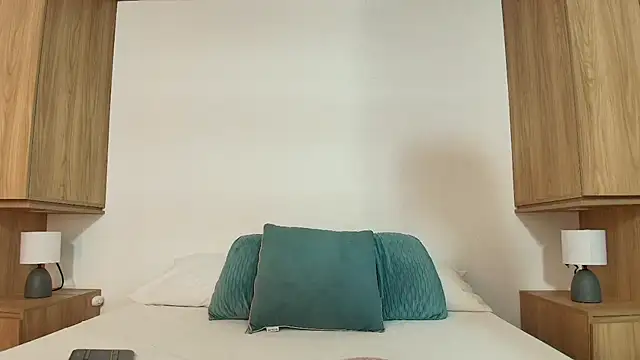 Milkdulce1 online show from October 2025 08:17:01 PM