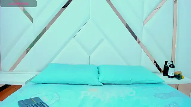 Zaray   online show from November 2025 10:09:01 PM