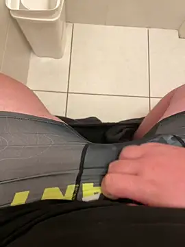 Hugo76578 online show from November 2025 07:45:01 PM