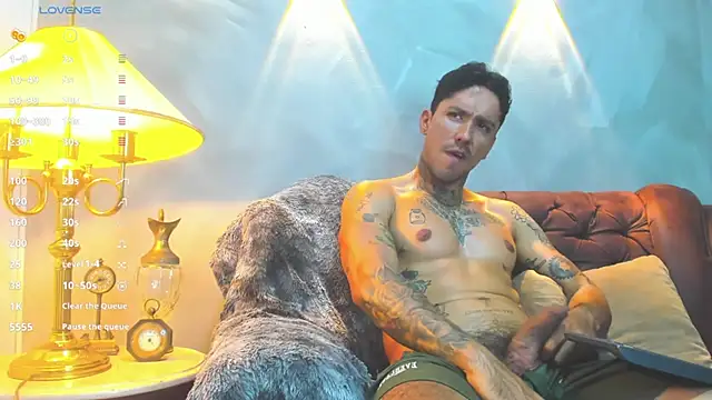 Snapshot of Dylanstonne chatting on January 2025 11:29:01 PM Dylanstonne online show from January 2025 11:29:01 PM