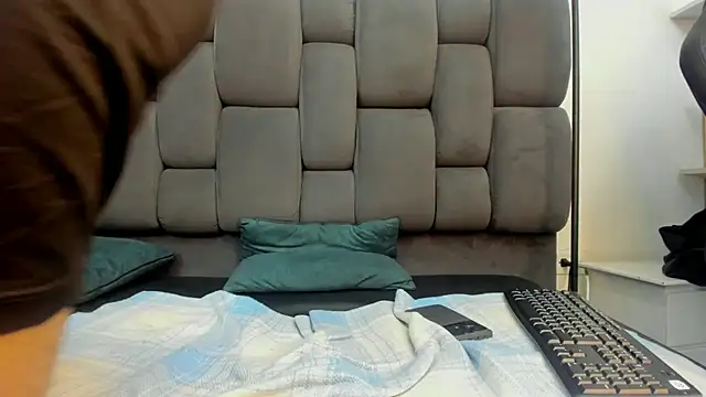 Yef Thin online show from March 2025 06:40:02 PM