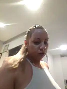 Snapshot of Sparkle2206 chatting on October 2025 08:32:02 PM Sparkle2206 online show from October 2025 08:32:02 PM