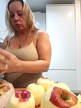 Snapshot of Sparkle2206 chatting on November 2025 10:32:02 PM Sparkle2206 online show from November 2025 10:32:02 PM