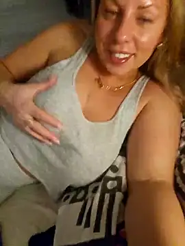 Snapshot of Sparkle2206 chatting on November 2025 01:20:02 AM Sparkle2206 online show from November 2025 01:20:02 AM