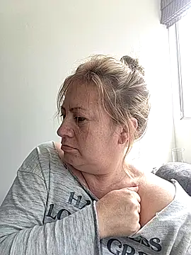 Snapshot of MonyCassius chatting on April 2026 02:38:01 PM MonyCassius online show from April 2026 02:38:01 PM