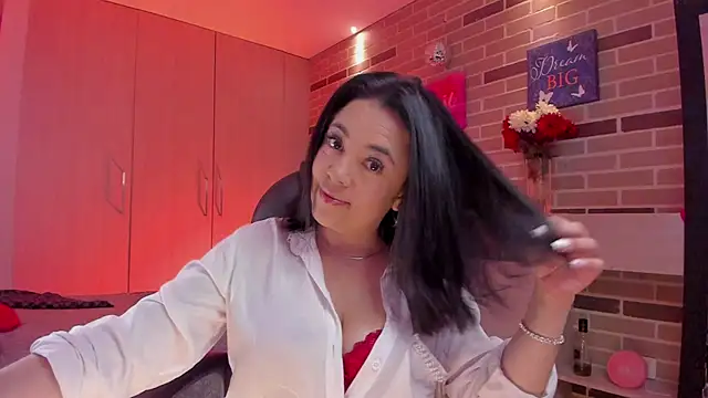 Bella fournier online show from December 2025 09:09:02 PM