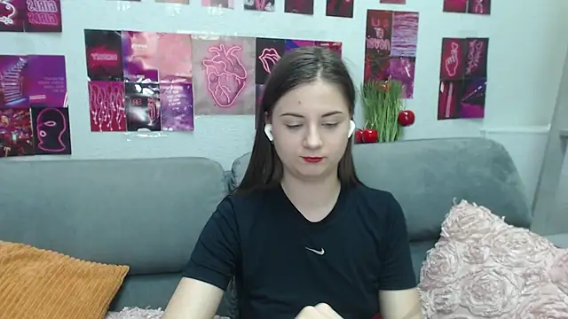 Snapshot of MilanaRoza chatting on April 2026 04:53:02 PM MilanaRoza online show from April 2026 04:53:02 PM