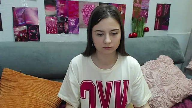 Snapshot of MilanaRoza chatting on May 2026 04:52:01 AM MilanaRoza online show from May 2026 04:52:01 AM