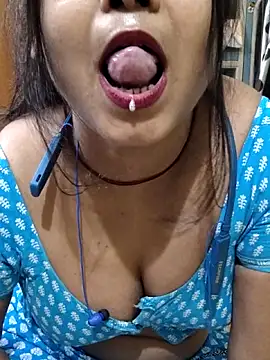 yoursweety09 online show from April 2026 02:07:02 PM