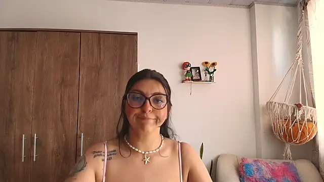 Snapshot of Vioolletta chatting on July 2026 03:54:02 PM Vioolletta online show from July 2026 03:54:02 PM