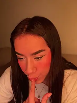 Snapshot of Im_Valen_Cute chatting on June 2026 03:04:01 AM Im Valen Cute online show from June 2026 03:04:01 AM