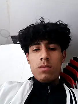 Snapshot of alexander32r chatting on September 2025 03:56:02 PM alexander32r online show from September 2025 03:56:02 PM