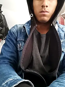 Snapshot of alexander32r chatting on September 2025 05:15:02 PM alexander32r online show from September 2025 05:15:02 PM