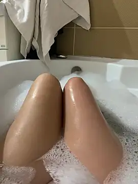 AmberElixir online show from March 2025 09:32:02 PM